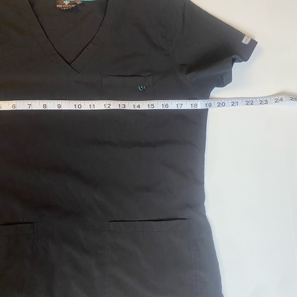 Med Couture Charcoal Scrub Top with Teal Trim 3 pockets size small - Picture 6 of 7